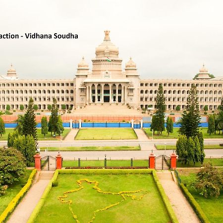 Oyo Hotel Townhall Bangalore Exterior foto